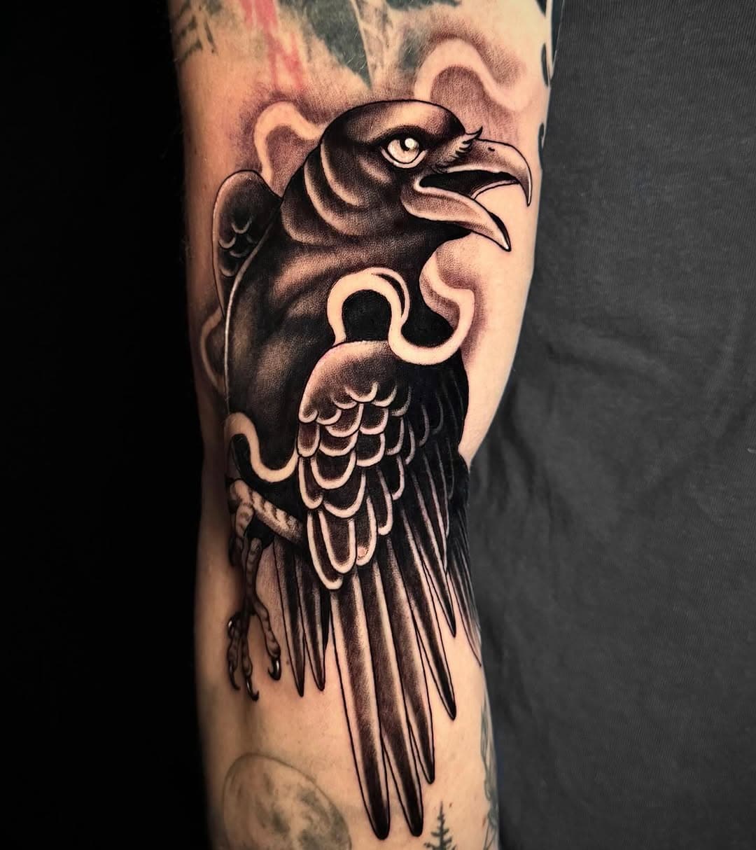 the crow 🐦‍⬛

done at @linktattoopadova 

#crow #crowtattoo #blktattoo #darktattoo #armtattoo #blackworkers