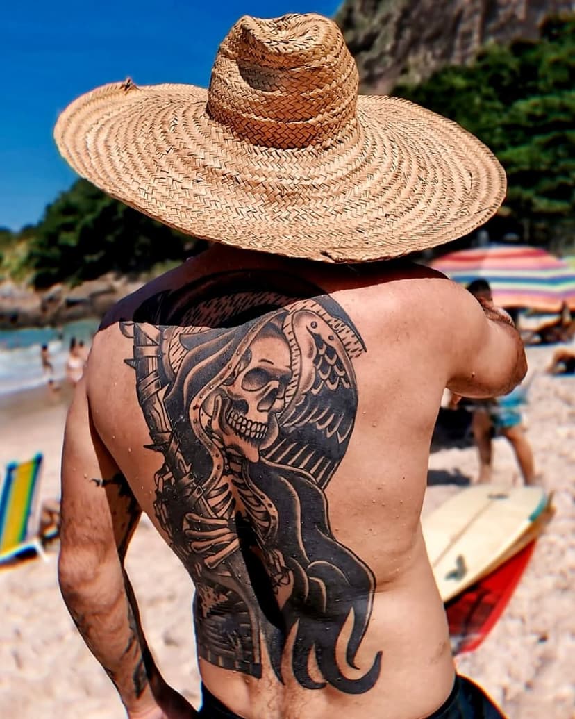 Stilo Old School 
Fechamento realizado no meu querido amigo Paulo, tirando onda na praia!
E você já planejou a sua tatuagem para curtir o verão e carnaval?
Cama no direct e vamos dar a partida nesse projeto!
Tatuador:Sebastian Wagnos