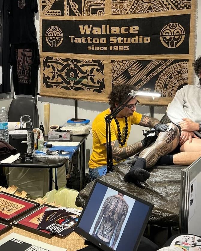 🌴 thanks to @milanotattooconvention and all the friends who passed by to say hi!!! 🤟🍻
•
•
•
#freehand #marcowallace #wallacetattoostudio #milanotattoo #milanotattooconvention #polynesian #polynesiantattoo #poiselinetattoobalm #tatuaggiomilano #tribaltattoo #tattooculturemagazine #thebesttattooartists #tribaltattooers #tribaltataucollective #tattoodo #conventiontatuaggi #chesttattoo #mitacon #instatattoo #tattooconvention