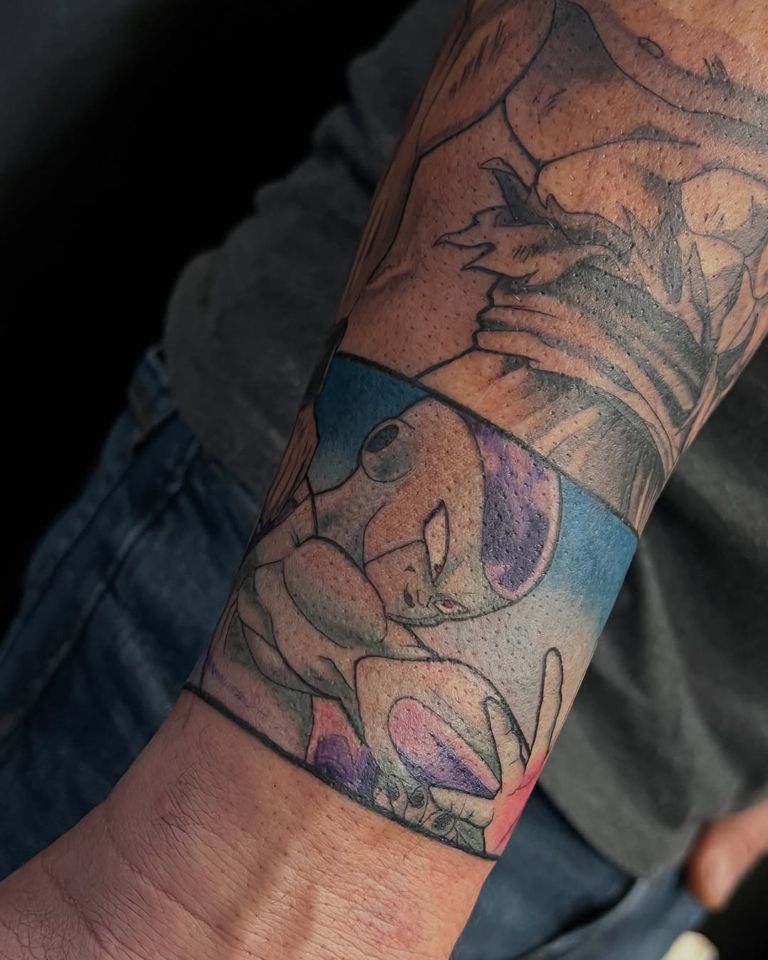 La suite du bras Dbz ! Avec la fin de l arc Freezer et un tattoo moitié noir et gris et moitié couleurs
C était un plaisir de le réaliser ! Vous en pensez quoi? 
.
@hawink_supply 
.
#tattoo #animetattoo #tattoomanga #dbztattoo #freezer #goku