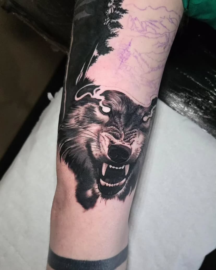 The leader of his pack 🐺
DM or email for bookings;
antbatetattoos@gmail.com

#chestertattoo #tattoo #tattooeverythingsupplies #sullenartcollective #vegas #vegastattoo #lasvegas #EmpireInks  #lasvegastattooartist #wolf #wolftattoo #wolfman