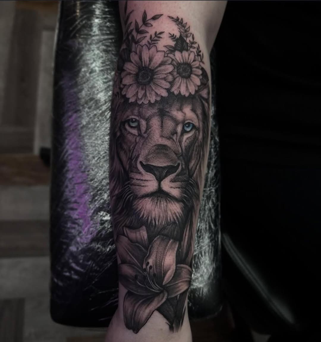 Another week…another stunning Lion from Mike!

Fancy something similar? 
Why not give us a call on 01785259772 or send us a DM 
.
.
.
.
.
.
.
.
.
.
.
.
.
.
.
#tattoo #tattoofyp #vividink #vividinktattoostudios #midlands #discoverpage #tattoostudio #tattoostudiouk #customstudio #vividinkstafford #stafford #art #artist #ink #uktta #killerink #barberdts #tattoowestmindlands