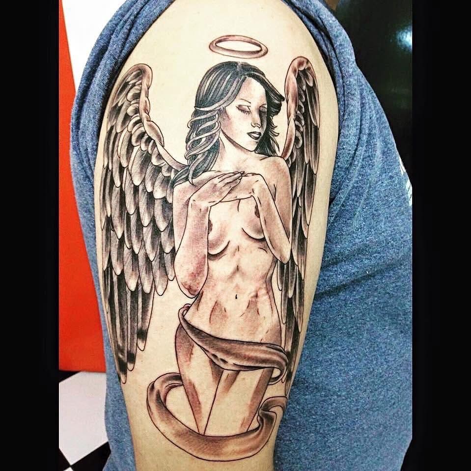 🎨 A Arte na Pele: Tatuagem Como Expressão! 🖋️
@mpitchuca 
A tatuagem vai muito além da tinta na pele—ela é uma forma de expressão, um registro de momentos e significados únicos. Seja um tributo, um símbolo de superação ou simplesmente um estilo de vida, cada traço carrega uma história! ✨

Se você está pensando em eternizar algo especial na pele, escolha um profissional experiente e um estilo que combine com você. Afinal, a tatuagem é para sempre, e cada detalhe faz a diferença!

Conta pra gente: qual foi a sua primeira tatuagem e o que ela representa? 💬👇

#Tatuagem #ArteNaPele #TattooLife #ExpressãoCorporal #TatuagemPerfeita