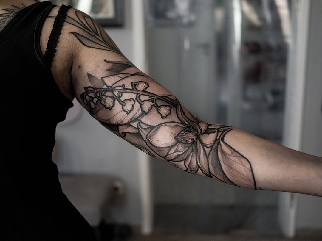 flowersleeve in Progress. merci Luisa 

#fxhqtattooer
#fxhqttt 
#fxhq