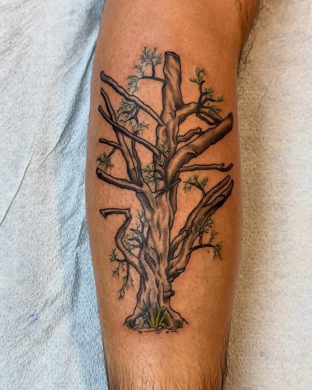 Illustration of his parents tree done on @chapatio13 Thanks for the creative freedom. Always the best feeling to an artist. Appreciate it. Until next time.
NOW BOOKING @oldenglishtattoostudio