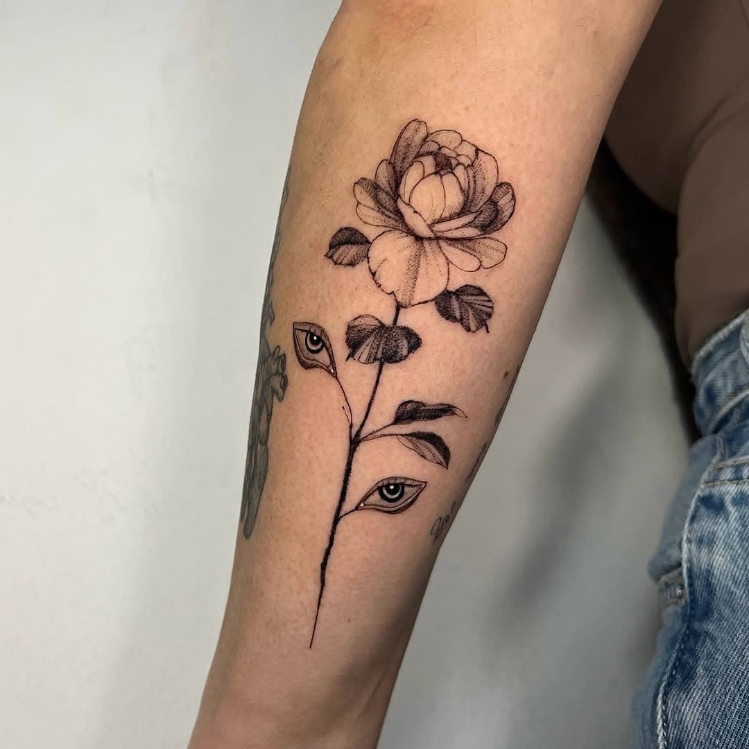 Florecita de mi flash para Mayte! Gracias por la confianza💗
Tatuaje realizado en @obsessiontattoovalencia 
Recuerda que tengo algunos disponibles en oferta este mes 🌟🌟🌟
Consulta sin compromiso por MD!
•
•
•
#tattooed #blackwork #dotwork #finelinetattoo #valencia #spain #valenciatattoo #spaintattoo #flowerstattoo