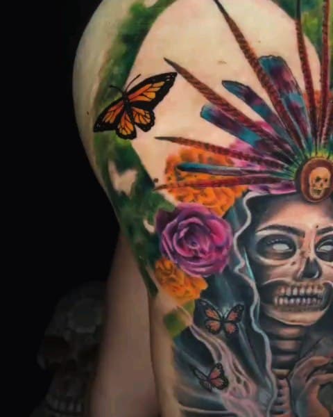 Tercera sesión, hemos terminado de alguna manera, solo quedan pendientes pequeños detalles, fue un arduo, cansado y doloroso trabajo pero el resultado valió cada momento.
El tatuarse no es enseñar la idea y ya, es cool conectar con el tatuador, brindarle la confianza para que plasme sus ideas y el trabajo salga mejor, confien en sus tatuadores, muchas gracias por la chulada de pieza, por los momentos chistosos, chismecito, música genial, excelente servicio en general y he aquí el resultado. Nos veremos próximamente de nuevo ✍️🏼💚💀🏵🌺🦋

@golden_rabbit_tattoos 
@animalnavarro