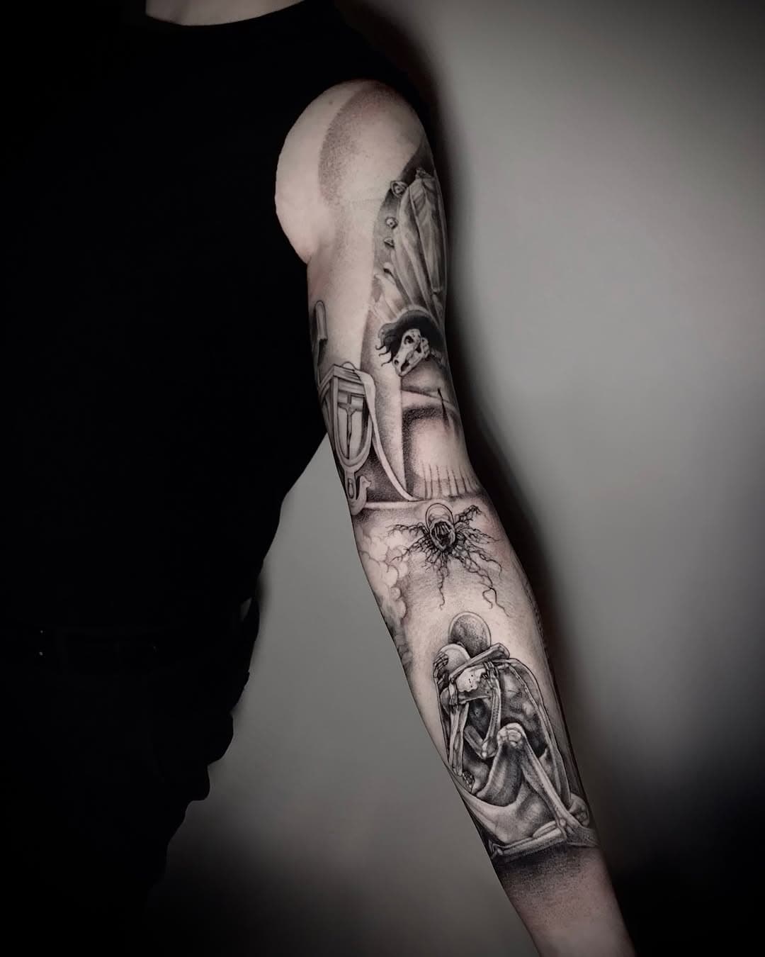 Rękaw inspirowany malarstwem Beksińskiego w całości 🖤
Zapisy luty oraz marzec 🖤 Gliwice i Katowice 
.
.
.
Gliwice Zabrze tatuaż tatuaże tattoo Ruda Śląska Bytom Chorzów Knurów Rybnik Pyskowice