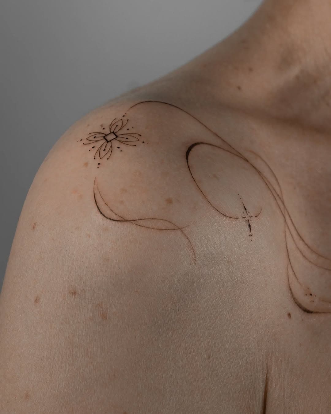 Fine tattoo | ornemental 

🌿 Contact : naokotattoo@gmail.com

#finetattoo #tatouagefrance #naokotattoo #naturetattoo #finetattoos #ornementaltattoo #fineline #finelinetattoo #tattooed #freehand