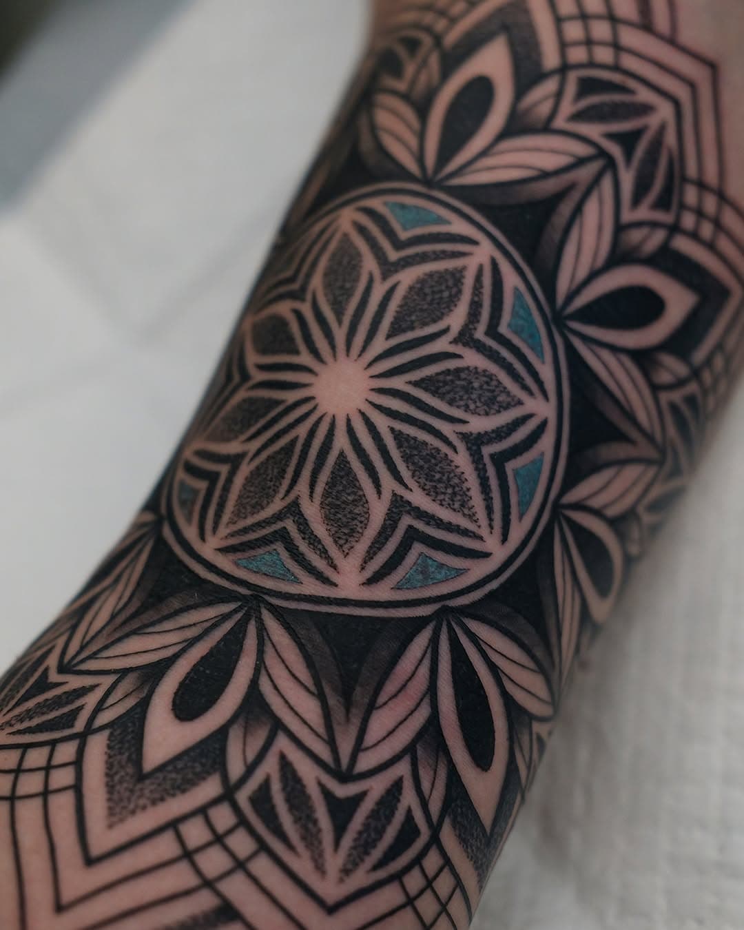 Geometric mandala with a little touch of color done at @locuswomb tattoo space 🌍 Thanks @g.haze__ 
 

#Tattoo #GeometricTattoo #Dotwork #BlackworkTattoo #OrnamentalTattoo #TatuaggiGeometrici #TattooDesign #TatuaggiFirenze #TattooFirenze #FirenzeTattoo #ToscanaTattoo #TatuatoriFirenze #ArteFirenze #TattooItalia #ItalianTattooArtist #TattooCommunity #bodyart