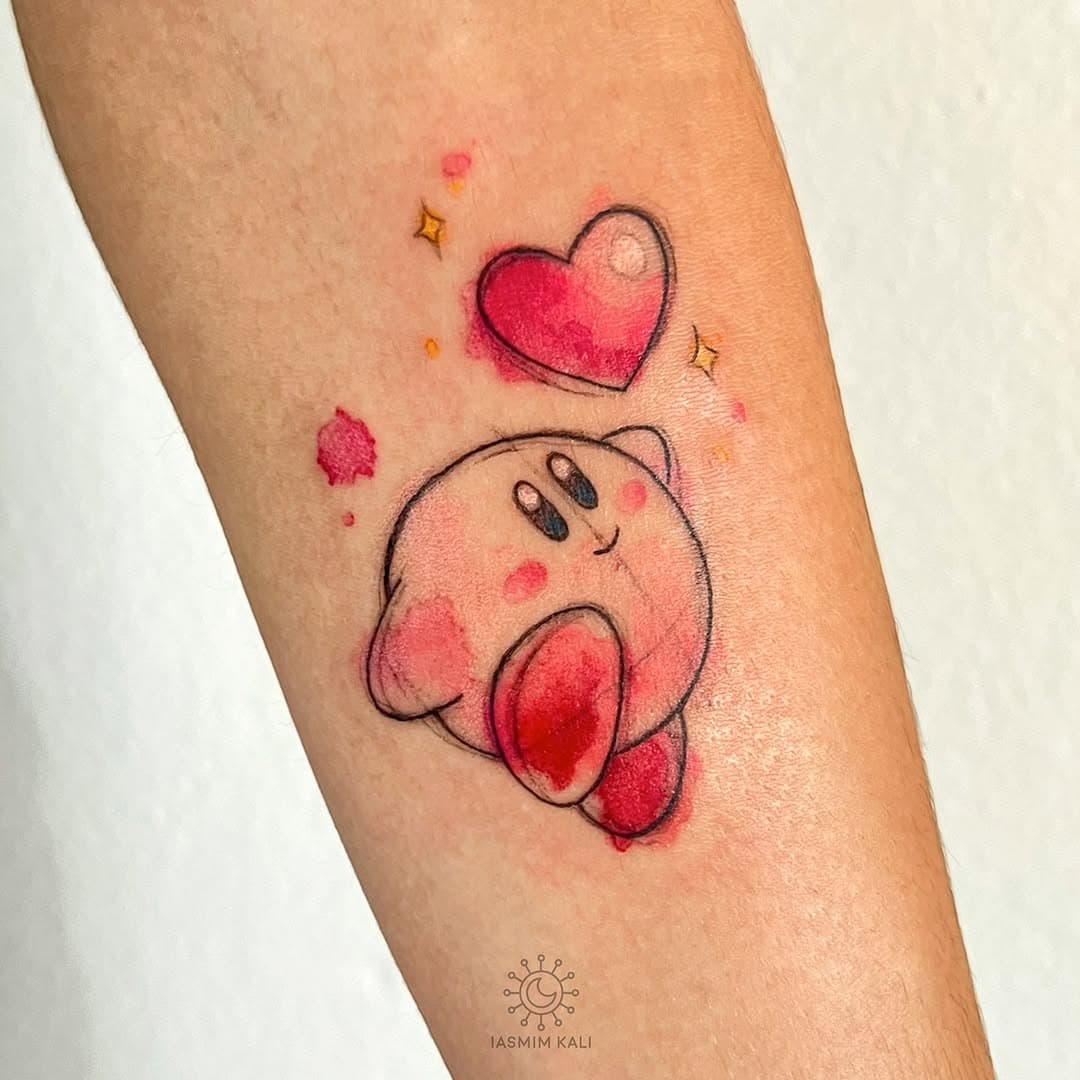 Um Kirby perfeito passando na sua timeline 💖 Desenho exclusivo criado especialmente para a Júlia!
#nostalgiatattoo #kirbytattoo #watercolortattoo