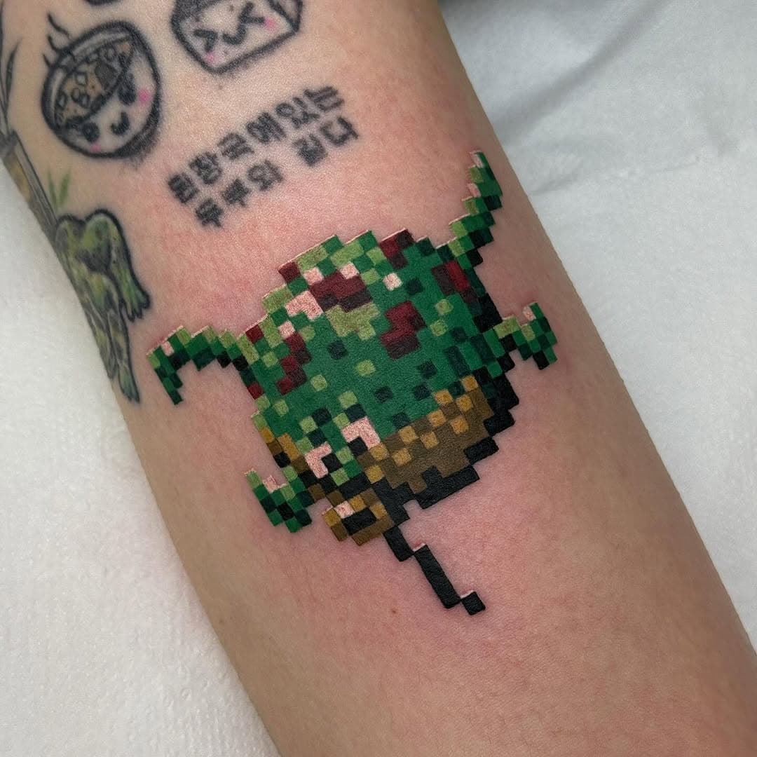 I absolutely love doing pixel/8-bit style pieces! 💚 Thank you so much Alana for getting this Shrek ballon frog from my flash

Swipe to see more available designs and other pieces I have done like this. Custom work is always welcome and I’d love to mix this style more! 💚