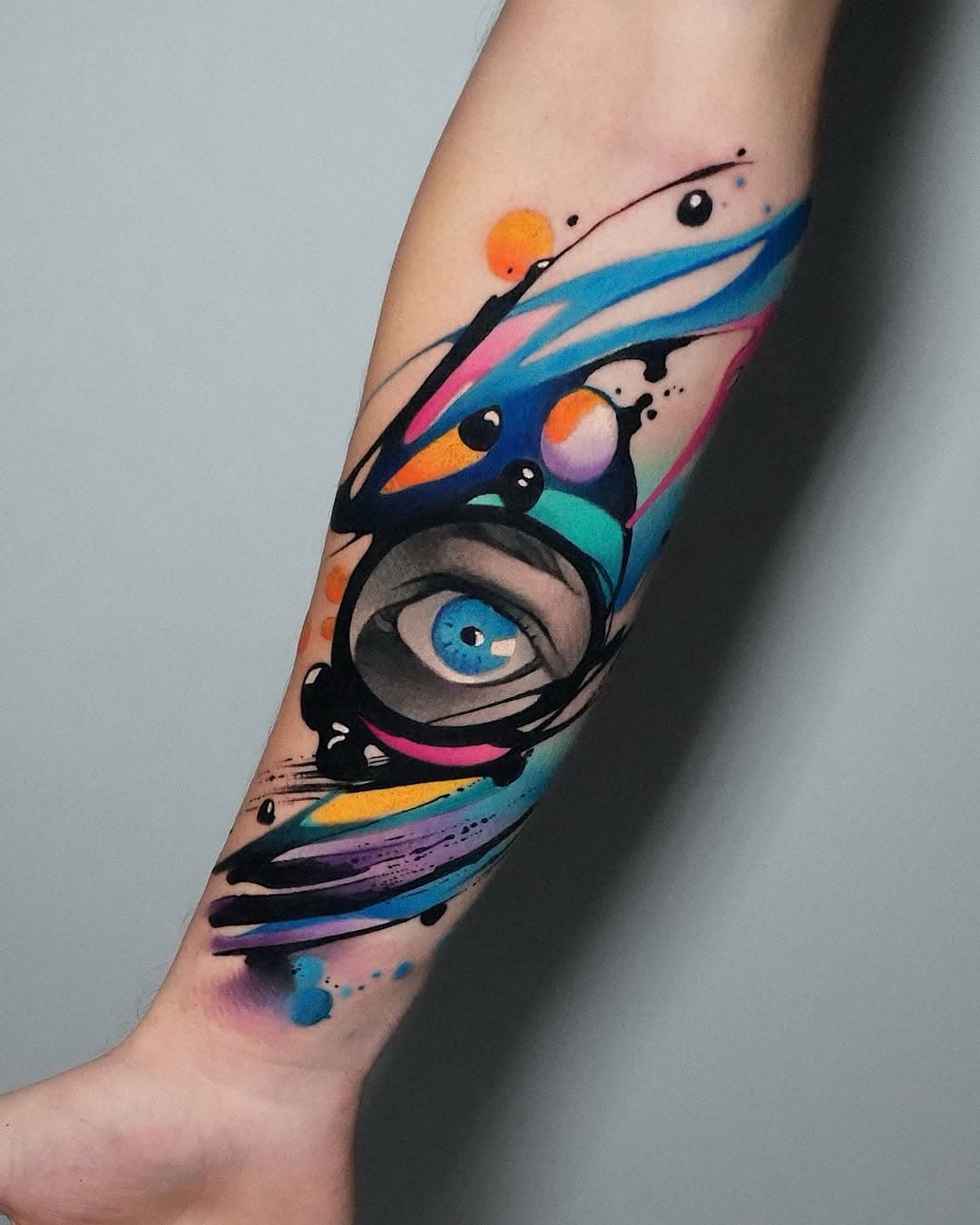 Abstract tattoo flow around her eye 👁️ tatuaggio abstract surrealistic in hardpainting 
Marco Pepe Encre Tattoo done @encretattoo
Proteam 
@barber_dts 
@eternalink 
@criticaltattoosupply 
@tatsoul 
@tattooproton
@fluidtattoomachine 
@holderink
@tattoobloody
@elitetattooofficial 
@pepax.sufu 
#colortattoo #hardpainting #armtatto #avantgardetattoo #marcoencre #tattooart #skinartmag #abstract #abstracttattoo #tatuaggioastratto #abstractsurrealism #tatuaggi #eyetattoo