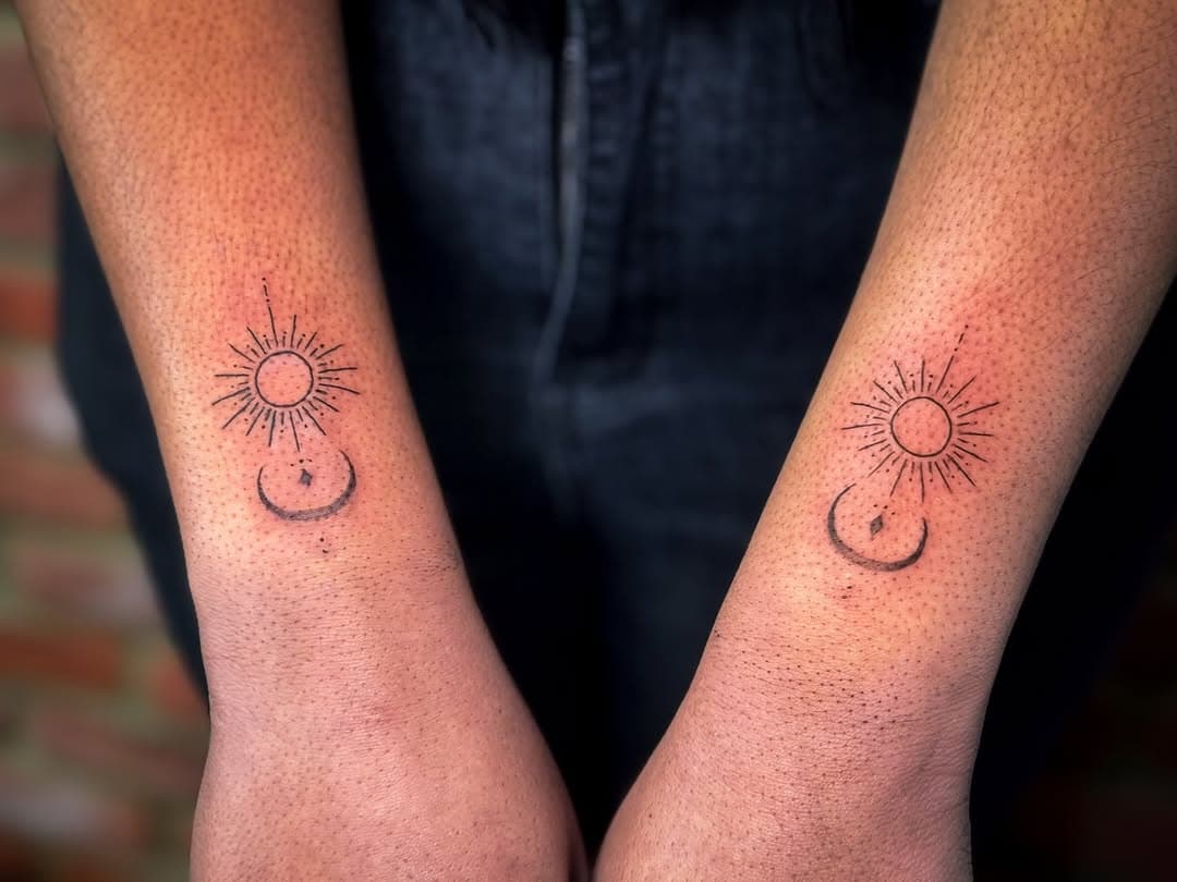 A matching pair of fineline bangers today ☀️🌙

…

#fineline #finelinetattoo #linework #linework #simpletattoo #delicatetattoo #femaletattooartist #queertattooartist #buckinghamshire #aylesbury