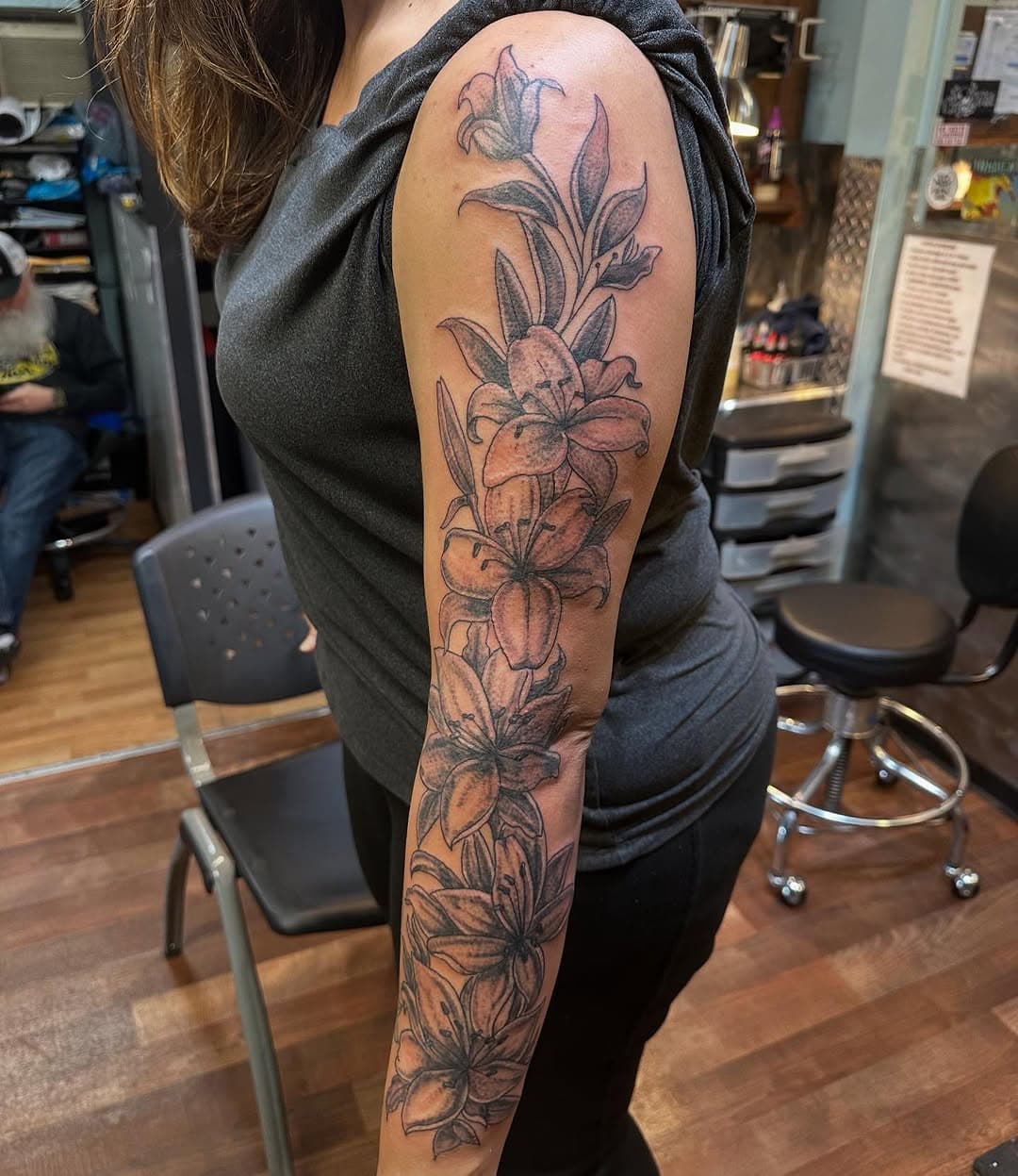 Had fun tattooing @meli_renee23 yesterday! She sat like a champ so we finished in one sitting #badassmel #flowertattoo #angelsanjosetattoo #myfriendtakestatsbetterthanyours 😂