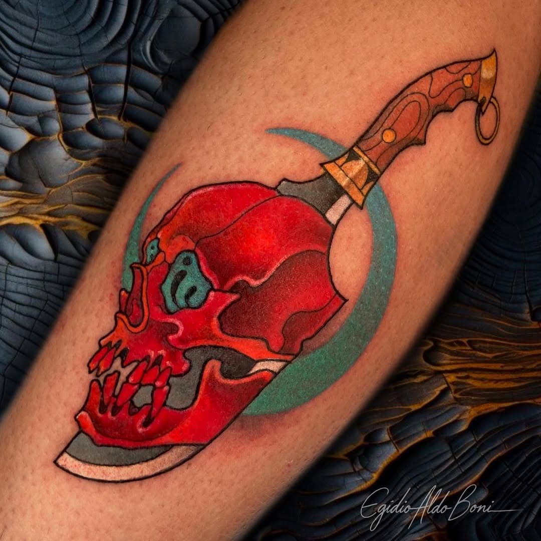 Knife 🔪@ciao_sassi per la fiducia Done with @joaopintomachines tattoo machine: line, shadow and color @worldfamousink 🔥 Sponsored by: @joaopintomachines 🔥 #tattoo #tatuaggi #tattooing #traditional  #tattooenergy #tattooitalia #traditional #tattooartist #neotradtattoo #narutoshippuden #neotraditional #narutotattoo #besttattoos #besttradtattoos #topclasstattooing #delightcartidges #italiantattooers #neotraditionaltattoo #tattoocollector #delightneedles #oldlines #boldtattoo #boldtattoos #art #lodi #loditattoo #lodivecchio #santangelolodigiano #skulltattoo #knifeandskulltattoo #knife