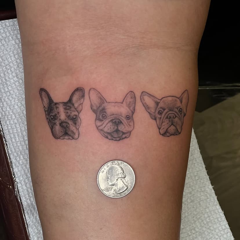 Little black and gray bangers that I never posted.
Please like 😉if you’re so very inclined 🍻
#lasvegastattooshop #lasvegastattooartist #lasvegastattooers #finelinetattoo #stippletattoo #cutetattoosforgirls #singleneedletattoo #bng