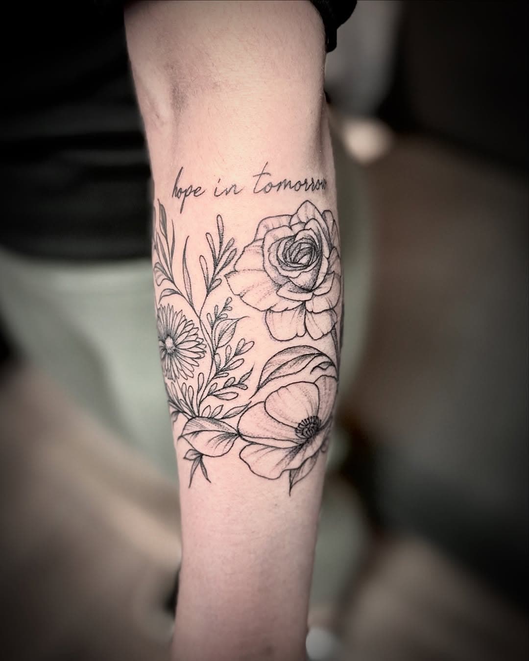 Today’s custom design floral! 🌿 💐 
#floraltattoo #tattoo #tattoos #armtattoos #flowertattoo #cusyomdesign #linework #finelinetattoo #tattooart #ink #inked #tattoomodel #tattooideas #sanantonio #tattooshop #tattooartist #tattooist #tattoostudio #tattoolife