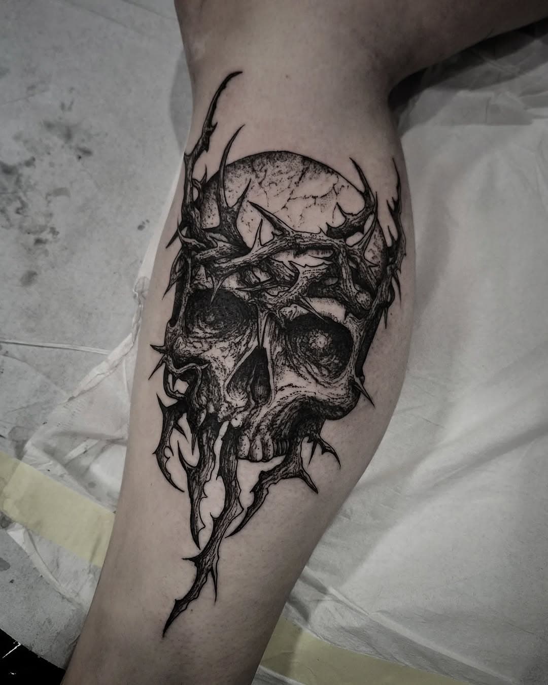 .

#skull 

#tattoo #tatuaż #lodz #darkart #łódź #thorns #Łódź