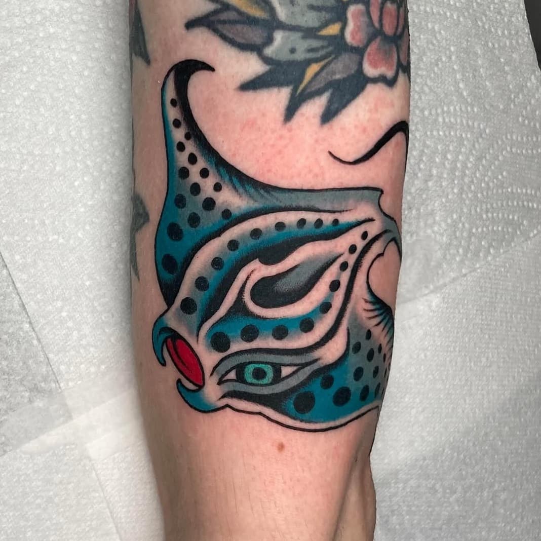 Stingray by @lukejinks 
—————————————————————
Walk-ins welcome or DM/contact the shop to book in.

Call us on: 020 7175 0133

We are open:
11-7 Mon - Sat 
11-5 Sun 

You can find us on Cheshire St, 10 mins away from Shoreditch High Street or just off Brick Lane. 
——————————————————————
#tattoo #tattoostudio #tattooshop #tattooparlour #tattoolondon #bricklane #bricklanetattoo  #ttt #inkedmag #tradtattoos #traditionalart #traditonaltattoo