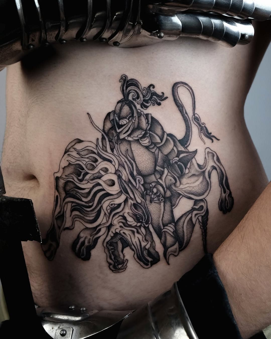 Le Chevalier au lion légende Arthurienne 

Tatouage réalisé par notre artiste @charlotteadri