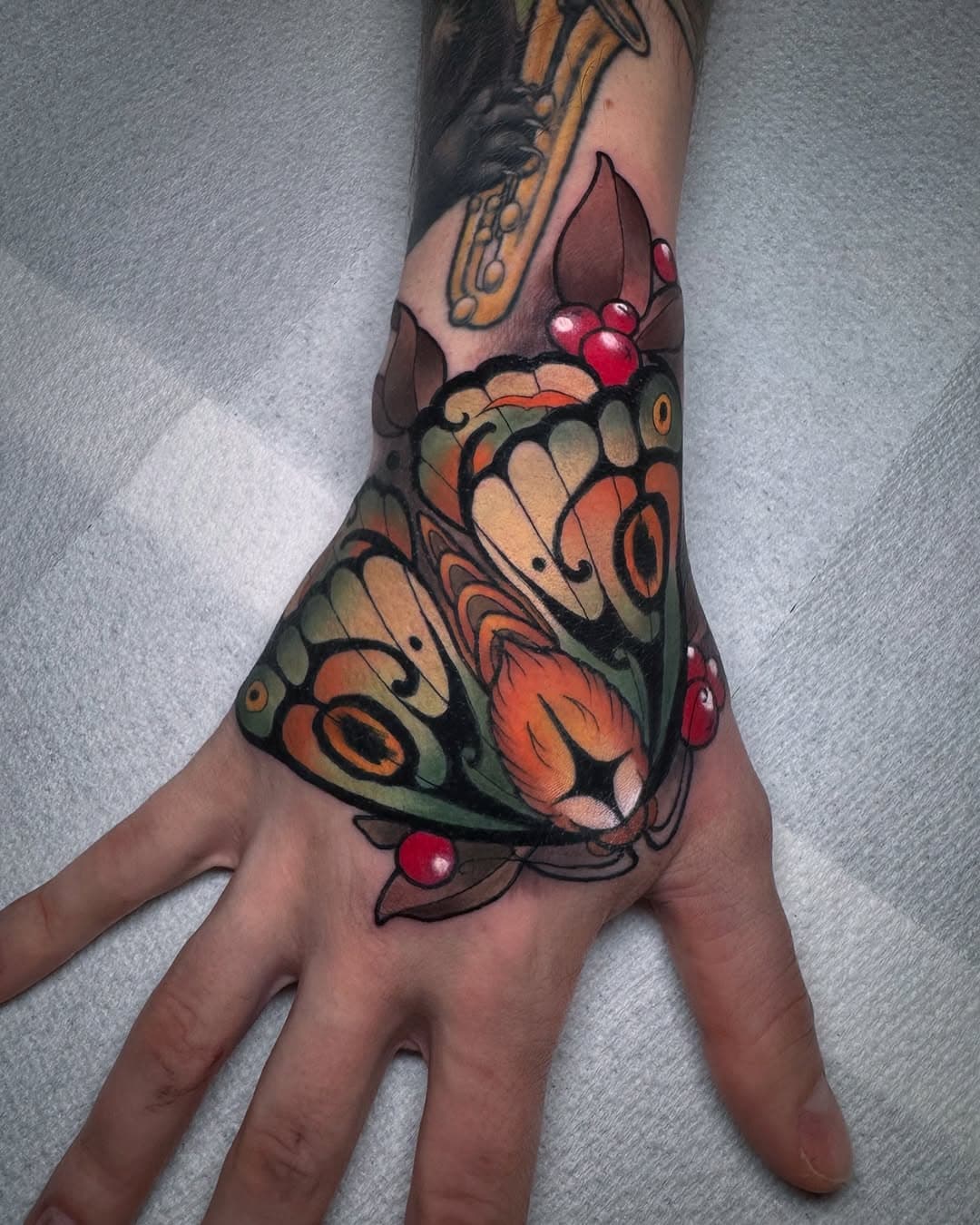 Thank you so much Sean to come again from Toronto 🤍 it’s such a pleasure to discover your new tattoo ideas each time 🙏🏻
Pour vos nouveaux projet, mon Ouverture de booking est le 9 février 💌

#tattoo #neotrad #neotraditionaltattoo #neotraditional #neoromantic #butterfly #moth #mothbutterfly #greenbutterfly #berries #wildberries #flower #handtattoo

Do tou have a new project for the spring ?