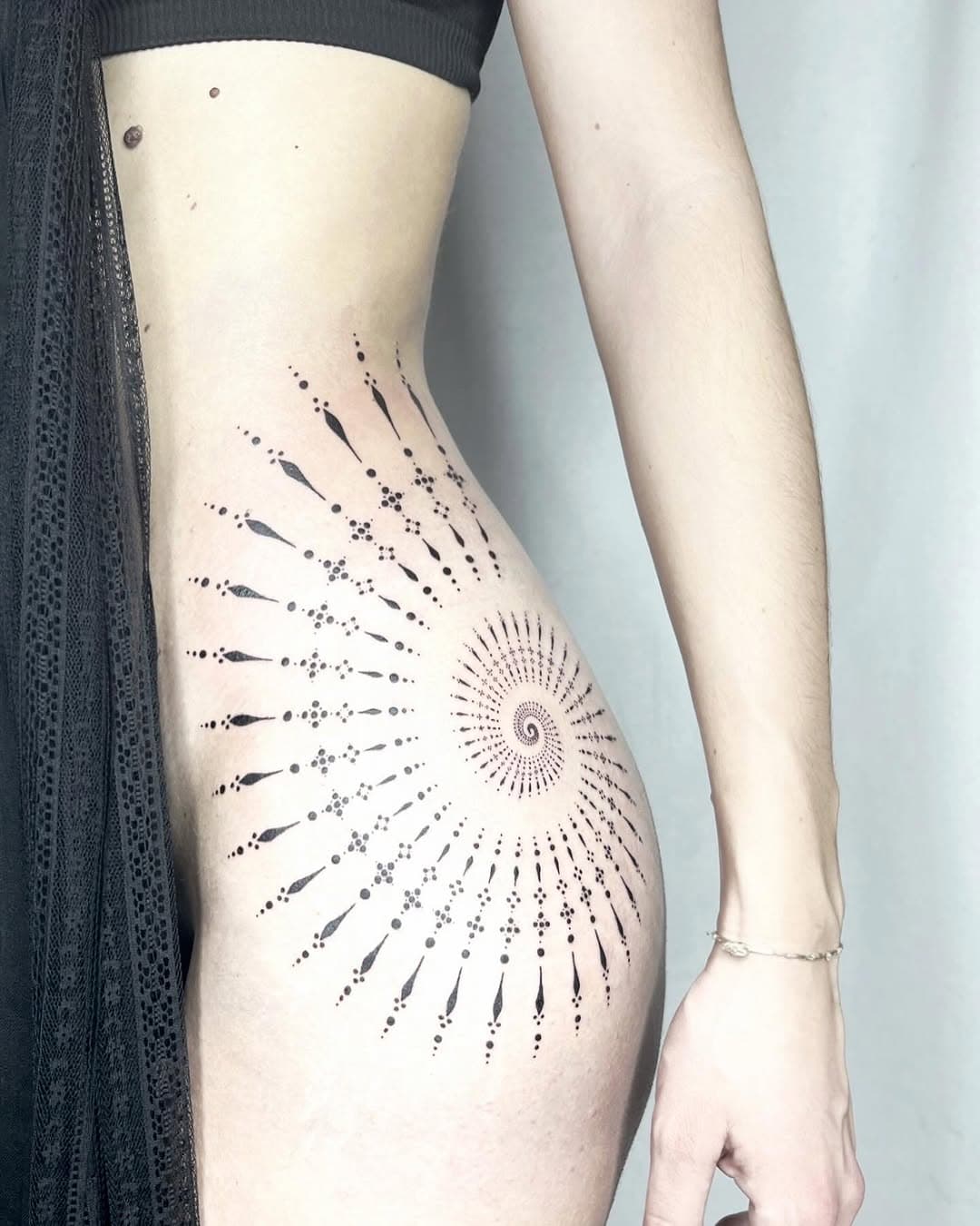 Thank you dear @judithii__ for coming all the way from Austria for our session and for choosing my wannado! 🙏🏼🌷
Bookings are open for April ’25 - just hit me up!
Done at lovely @ritual.ink.studio 

#hiptattoo #ritualtattoo #sacredtattoo #geometrictattoo #berlintattooartist