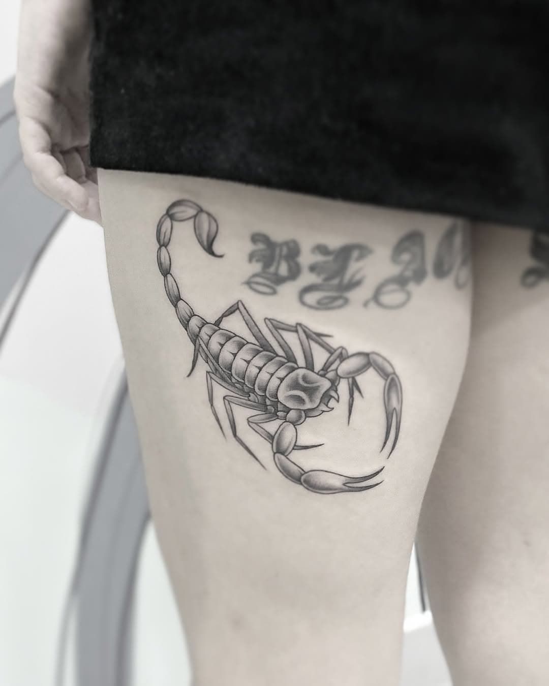 Faça seu orçamento, link na bio! 

#jeahtattoo #tatuagensfemininas #tattooescorpião