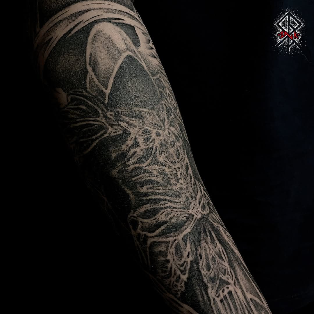 🐺 Ange de la Mort Close Up 🐺

Gros plan sur ce projet et ses détails. 

Merci encore pour ta confiance Alexandro ! 

#spiraink #tattoo #dotwork #dotworktattoo #nordictattoo #norsemythology #tattooart #tattooartist #pagan #ancientart #angel #nordik #runes #mythology #tatouage #vikings #vikingstyle #vikingtattoo #sleeve #inkedboy #inkedgirls #armtattoo #tattooed #Fleurance #kwadron #reaper #angelofdeath #gers #ange