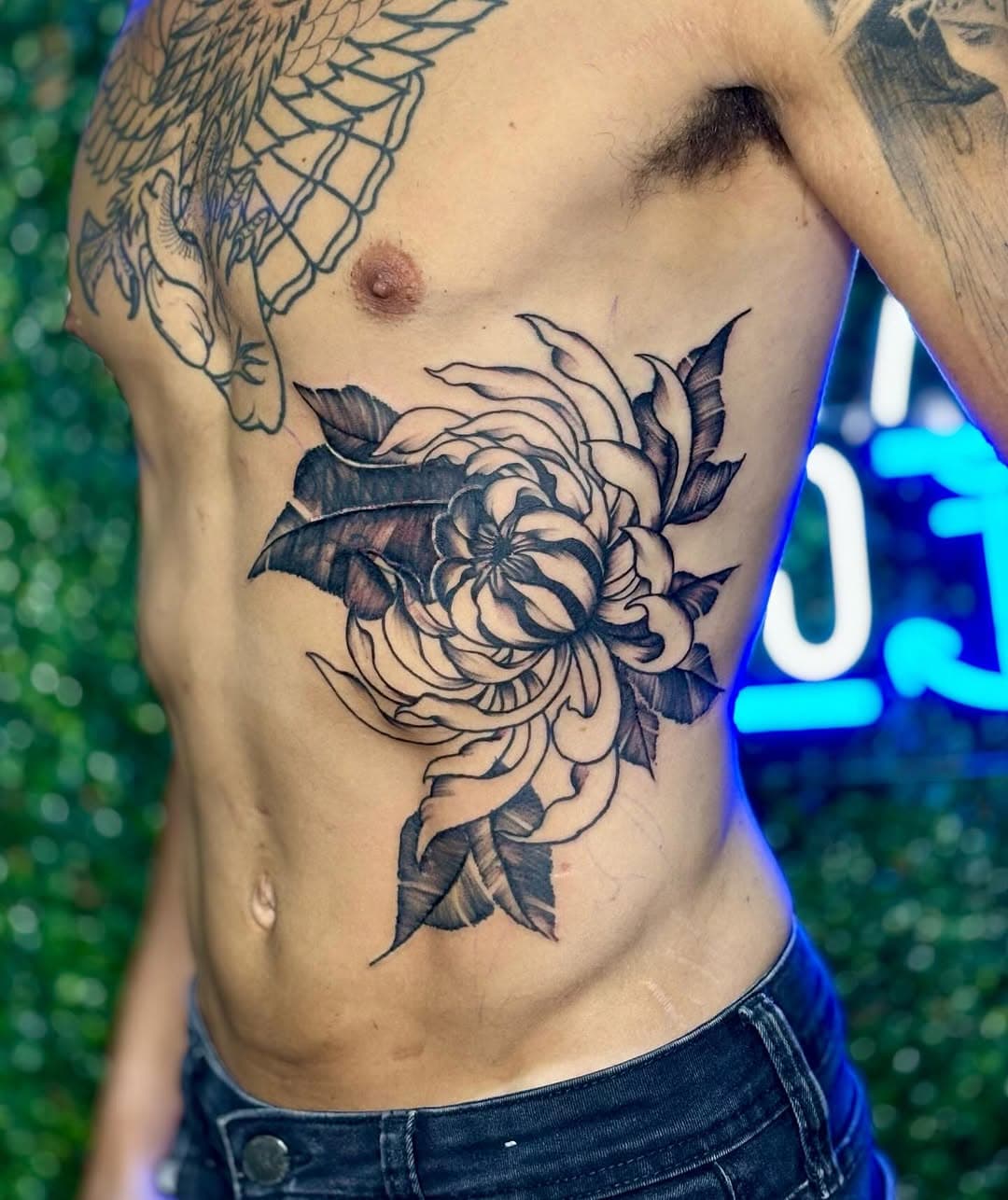 Você diria que essa tattoo é uma cobertura? 👀✨

Tá querendo ressignificar alguma tattoo antiga? Agende um horário pra fazer uma avaliação individual, é gratuito ☺️✅

Clique no link da bio e fale com a gente ❤️

Tatuadora: @peedritta 

#tattoo #tattooideas #tatuagembrasil #slz #saoluis #tatuagemslz #tatuagem #viral #explorar #fy #maranhao #reels