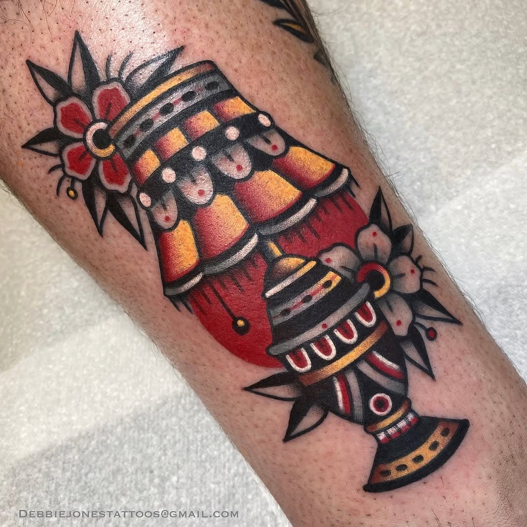 Done last week. Thanks Jason!
.
.
@thegrandrodeotattoo 
.
#tattoo #tattoos #tattooist #tattooartist #trad #tradtattoo #besttrad #besttradtattoo #traditional #traditionaltattoo #besttraditional #besttraditionaltattoos #topclasstattooing #realtattoos #tattoosofinstagram  #uktattoo #swanseatattoo #swansea #wales #lamp #lamptattoo #jconlyofficial