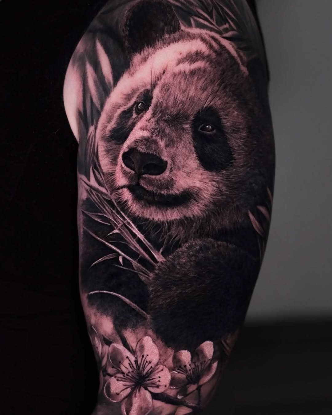 🐼🎋
Hast du schon deinen nächsten Tattoo Termin gesichert? 
- @aitattooer 
.
.
.
#tattoo #fyp #ink #bamberg #realism #realistictattoo #armtattoo #schweinfurt #panda #tattooideas #pandatattoo
