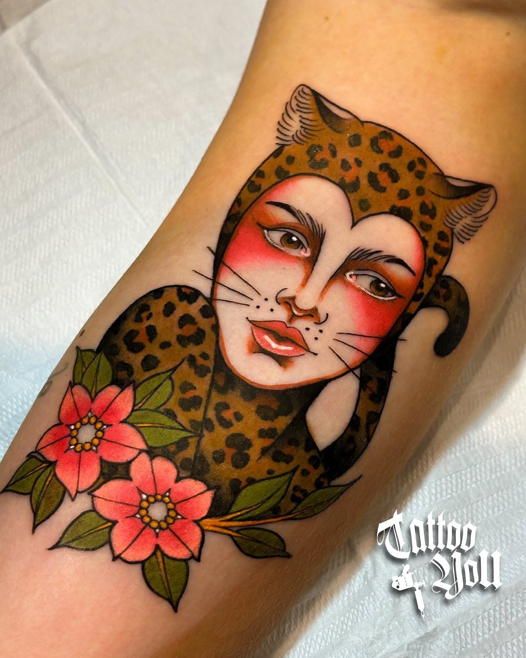 ✨ Arte viva na pele! ✨

Essa incrível tattoo, feita pela talentosa @clarasolanotattoo , traz a fusão perfeita entre o selvagem e o delicado. 🐆🌸 

Cada detalhe foi pensado para transmitir personalidade e estilo único!

Qual ideia você quer eternizar? Conta pra gente nos comentários ou clique no link da bio para orçamentos! ❤️

📍 Tattoo You: Av. Dr. Cardoso de Melo, 320 - Vila Olímpia/SP

#TattooYou #TatuagemColorida #ArteNaPele #ClaraSolano #TattooArt #TatuagemExclusiva