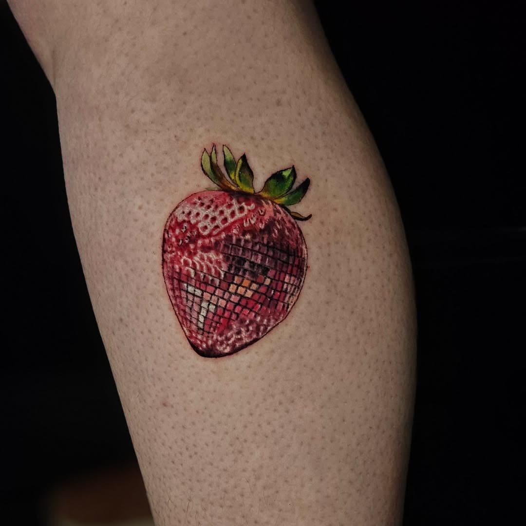 Disco strawberry!! From the flash sheet, super fun
#pdxtattoo #portlandtattoo