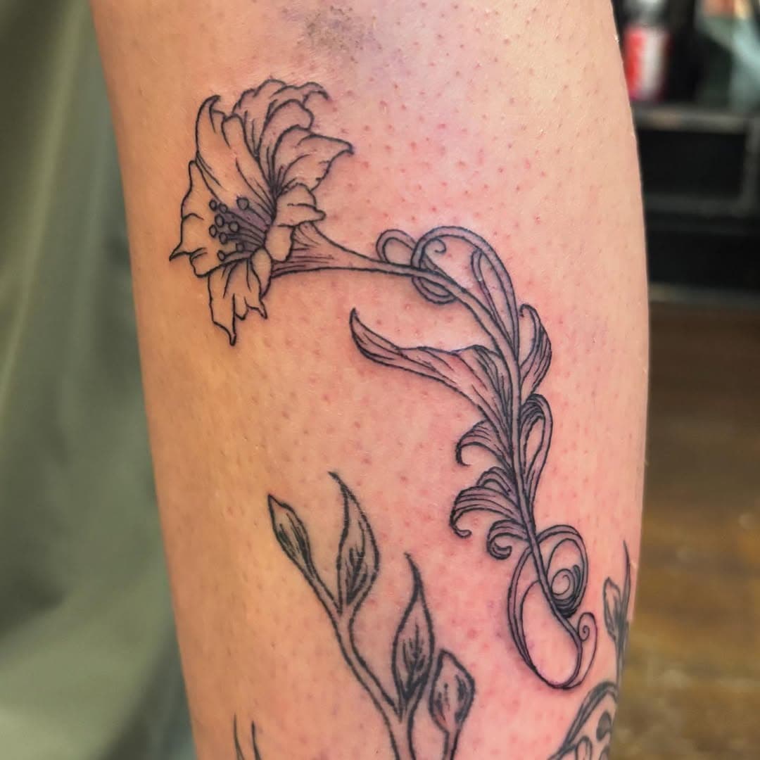 Love to do pretty floral pieces 🌸🧚🖤