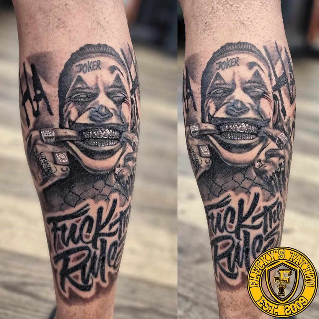 Joker tattoo done on the calf by @kevlomax! This piece was done in two sessions so some is healed and some is fresh 🔥

@saviourtattoosupplies @chakracarts @butterluxe_uk @dynamiccolor @criticaltattoosupply @eternalink @inkeeze

#tattoodesigns #tattoos #tattooart #legtattoos #blackworktattoo #portraittattoo #realismtattoo #joker #jokertattoo #uktattooist #tattoosofinstagram