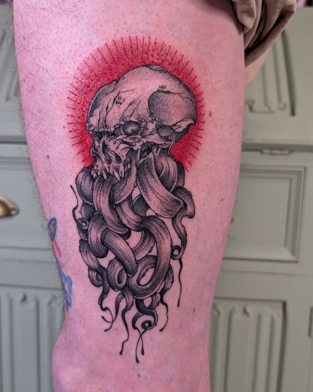 Cthulhu for Chris on the outer thigh. Always a nice catch up, thanks again! - by Matt 
.
.
.
.
.
#cthulhu #cthulhutattoo #hplovecraft #tattoo #tattoostudio #bespokebodyart #customtattoo #grimsby #cleethorpes #lincolnshire #tattooist #tattooer #tattooartist #tattoodesigns #uktattoos #tattooinspiration #grimsbytattoos