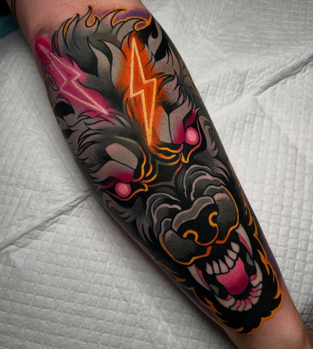 Lightning Wolf ⚡️ 🐺 

#tattoo

Made with @radiantcolorsink 💧 @cheyenne_tattooequipment ⚡️ @barber_dts