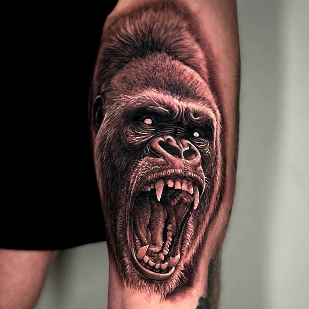 Gorilla 🦍🔥

🌟 Tijd voor een nieuwe tattoo? 
Bij Rebels and Rustlers creëren we unieke kunstwerken die je verhaal vertellen! 🎨✨ Of je nu een kleine herinnering wilt of een groot meesterwerk, wij helpen je om het perfect vast te leggen. Kom langs voor een consult en laat je inspireren door onze creativiteit! 💖
📅 Maak vandaag nog een afspraak en ontdek wat wij voor jou kunnen betekenen

#tattoo #tattoos #TattooArt #inked #TattooArtist #BodyArt #tattooshop #CustomTattoo #InkLife #TattooDesign #tattooideas #tattooinspiration #InkedUp #tattoolove #tattooculture #tattooworld #art #creativity