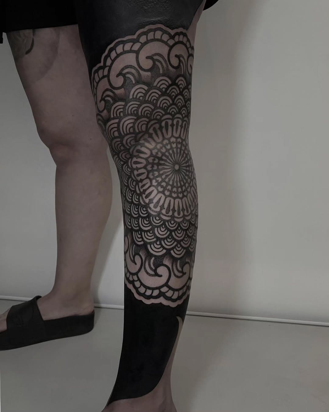 Mandala flower leg by @pye.tattoo

#hardtimestattoo #pyetattoo #ornamentaltattoo #blacktattoo #blackttt #blacktatts #mandalatattoo #geometricaltattoo #vanchiglia #torino