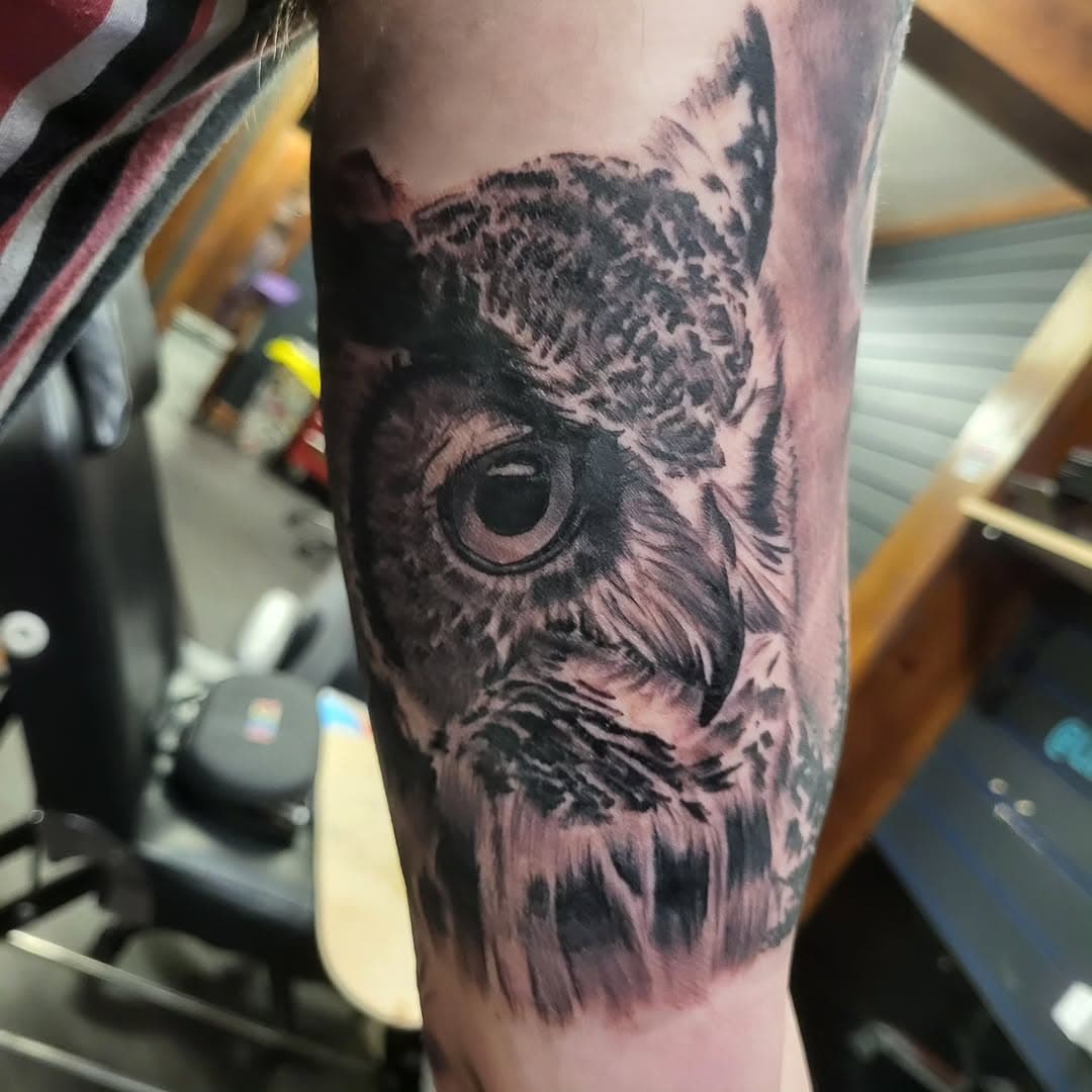 Owl tattoo I did recently

Please contact me if you'd like tattoo work done by me at @obsessiontattoos

Using;
@imperialinks  #imperialinks
@hustlebutterdeluxe #hustlebutter
@stencilstuff  #stencilstuff 
@ezcartridgecouk #ezcartridge

#tattoosocietymagazine #tattoolifemagazine #skindeep_uk #bnginksociety #inkedmag #ipswich #tattoo #Obsessiontattoos #traditionaltattoo #tradtattoo #coveruptattoo #coverup #owltattoo #owl