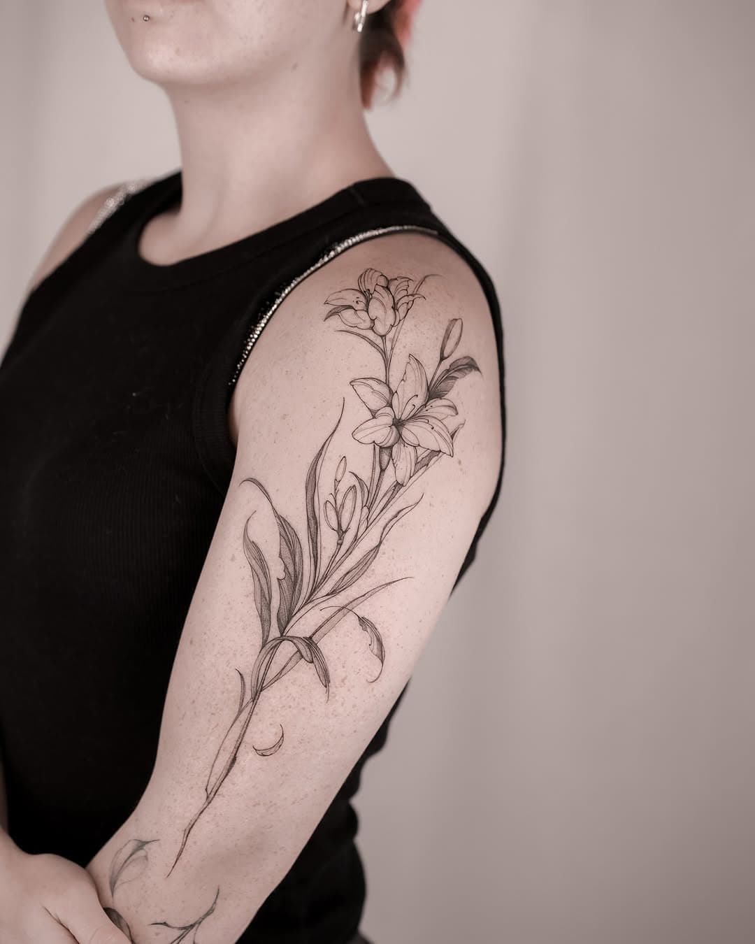 Lily Flowers tattoo by Yomiko

#dallastattooartist #austintattooartist
#houstontattooartist#tfloraldesign #floraltattoo #finelinetattoo
#tattoo#dfw #dallas#texas#tattoogirl
#tattooideas#tattooshop#flowertattoo#art#inkedlife
#tattooapprentice#attoofinstagram#tattooink#texasink #pettattoo
#cattattoo #dogtattoo