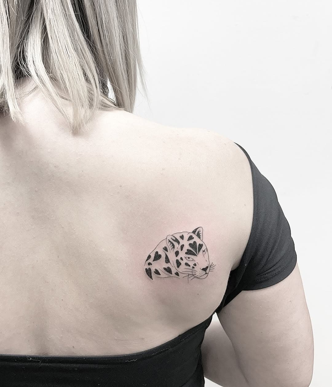 -02-025- #art #artist #artisttattoo #artwork #arttattoo #tatouage #tatoueur #tattoo #tattooart #tattooartist #tattooed #tattooedgirls #tattooedgirl #ink #inktattoo #inkart #inked #inkedgirls #inkedgirl #pantera #panther #coeur #love #fineline #finelinetattoo #lessablesdolonne #graphique #graphic #graphicdesign #heart