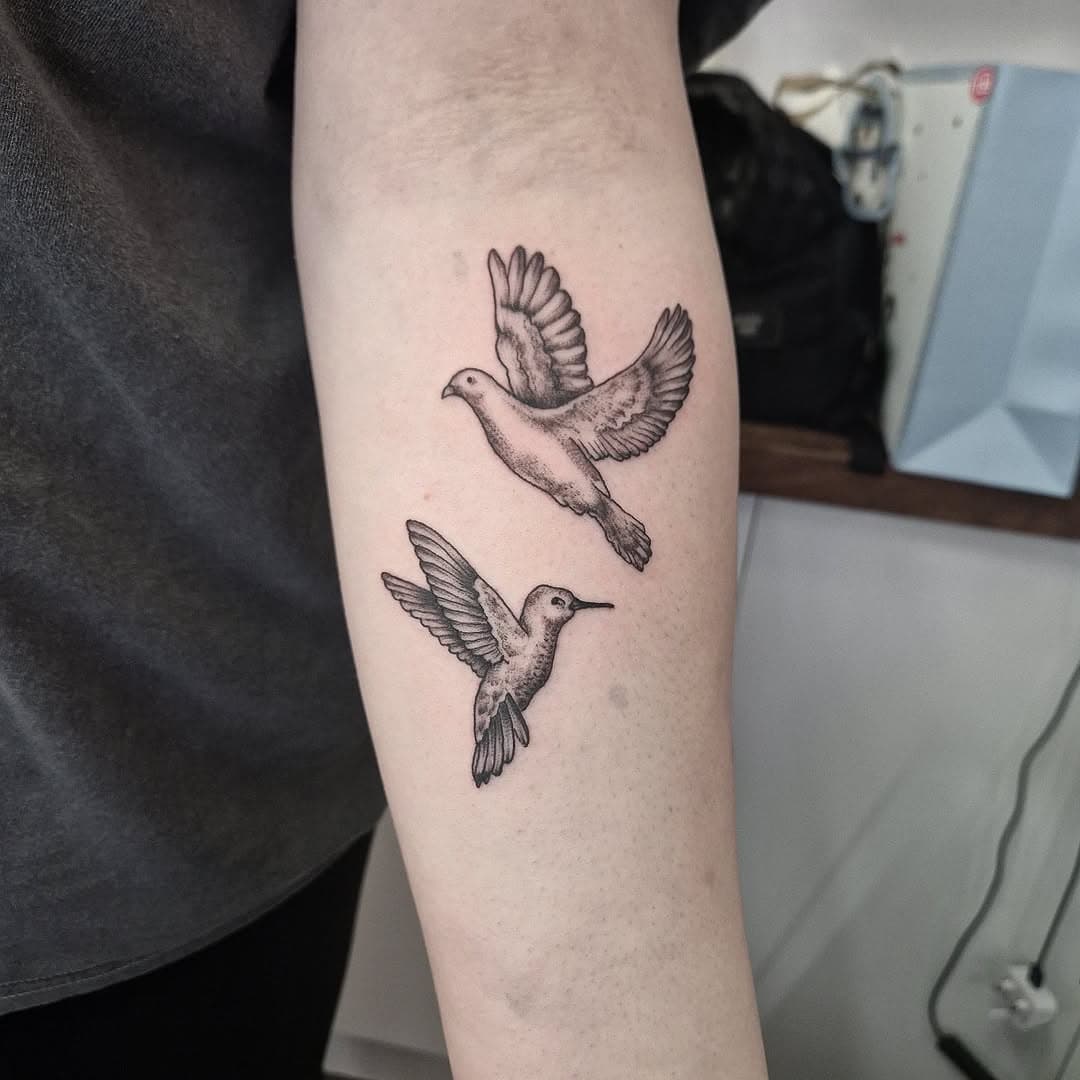 Some little birdies done recently ☺️ always down to tattoo birds! Super fun ☺️

#birdsofinstagram #birdtattoo #birdstagram #prettytattoo #blackandgreytattoo #tattoo ##doncastertattoo #tattoooftheday #tattoosofinstagram #ladytattooers #femaleartist #femaletattooartist #southyorkshiretattoo #smalltattoo