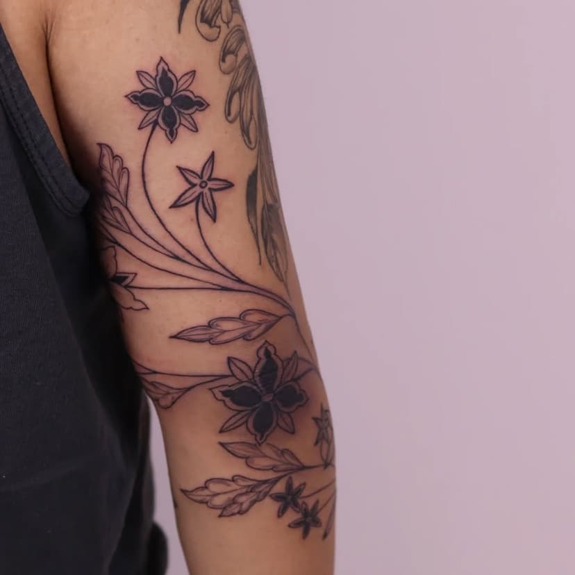 spicy spicy gap fillers for C. - thank you so so much for sitting through this!
-
flowers are stenciled, the movement is freehanded
-
done @bebop_ink 
-
#vancouvertattoo #vancouvertattooartist #blackworktattoo #freehandtattoo #floraltattoo