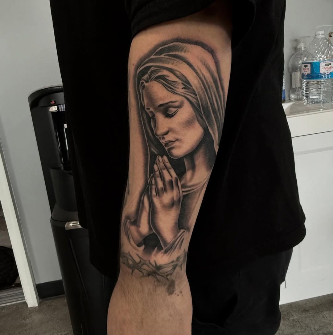 Virgin Mary piece I did today. Will be adding more to the background to finish the sleeve off.
.
.
.
.
.
#blackandgreytattoo #blackandgrey #blackandgreytattoos #art #artist #tattoo #tattooart #tattooartist #tattoos #tattoodesign #religion #religioustattoos #mary #virginmary #tattooinspiration #tattooing #oregontattoo #oregon #portlandoregon #pdx #pnw #salemoregon #tattoolife