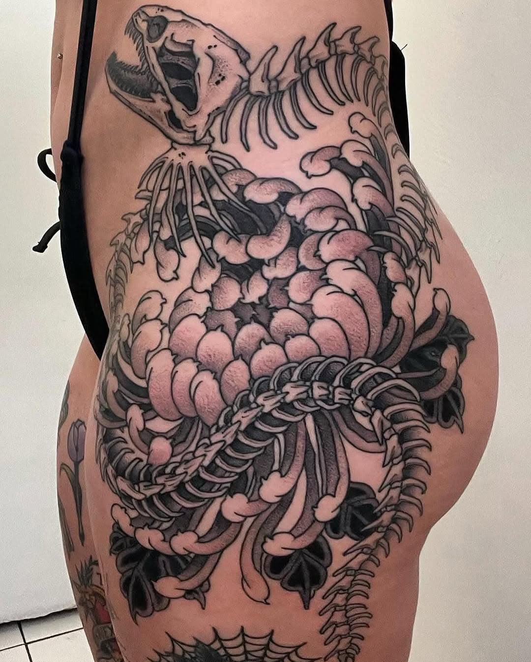 Eel skeleton & chrysanthemum done by @tanvotattoo