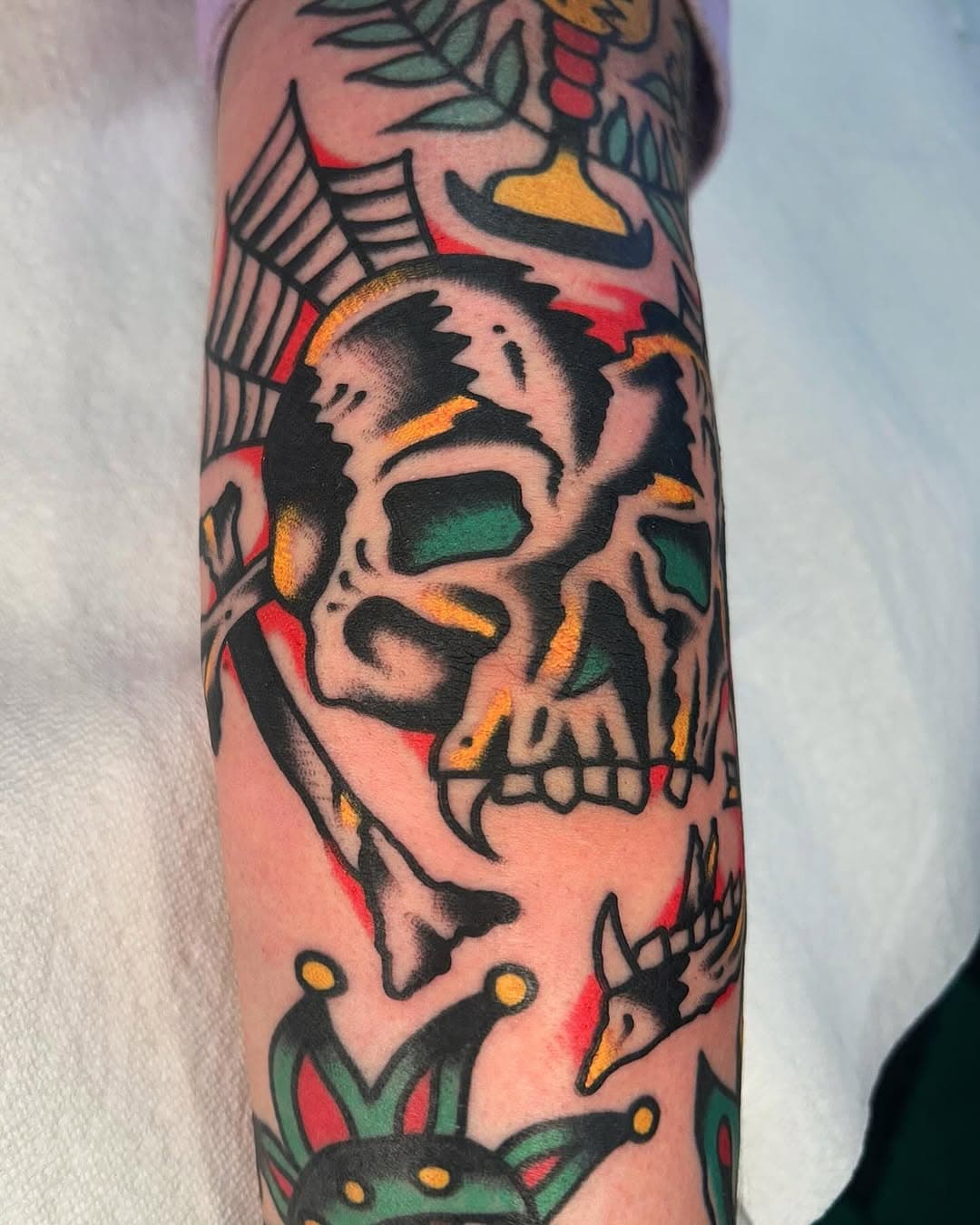 ☯️LIFEAFTERDEATH☯️ MADE @governmentstreettattoo DMFORTAT2S!!!! UNDER A BEAUTY BY @liprattattoo 
.
.
.
.
.
.
.
.
#tattoo #tattoos #traditionaltattoo #traditionaltattoos #traditionalart #bright_and_bold @bright_and_bold #goodguysupply #goodguysupplyfamily #canadiantraditional #flashtattoo #tattooflash #skull #skulltattoo #webtattoo