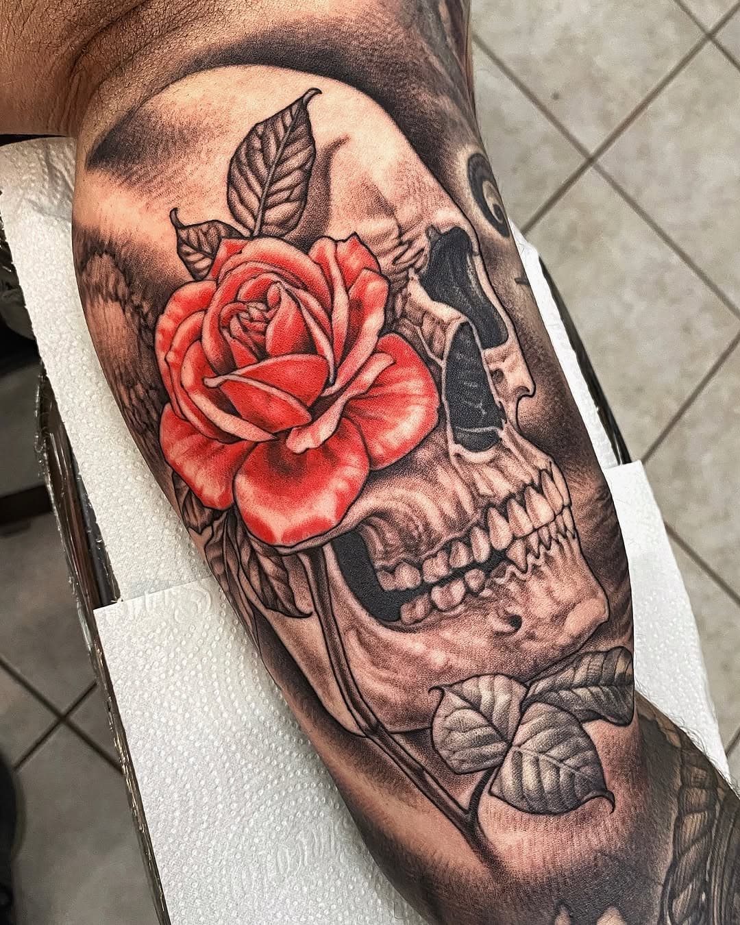 Tatuagem 💀do @instadodenis . Obrigado 🙏. Orçamentos inbox 📩 ou WhatsApp 📲 19. 98931-1879. 
.
#caveira #tatuagem #tatuagemcaveira #tatuagemmasculina #tatuagemfeminina #tatuagemrealista #tatuagemsombreada #skull #skulltattoo #skullart #skulls #skullartwork #biceps #bicepsday #bicepstattoo