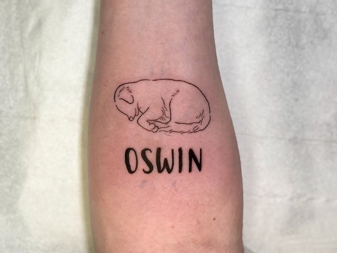 He’s just a cute lil guy 🖤

…

#fineline #fineliner #finelinetattoo #dogtattoo #dogtattoos #cutetattoo #simpletattoo #linework #lineworktattoo #uktattoo #uktattooartists #uktattooartist #femaletattooartist #queertattooartist #buckinghamshire #aylesbury